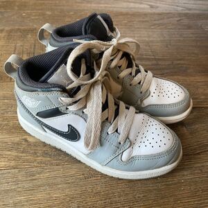 Boys Jordan 1 Mid Light Smoke Grey Shoes Sneakers Size 13C 640734-078 Air Jordan